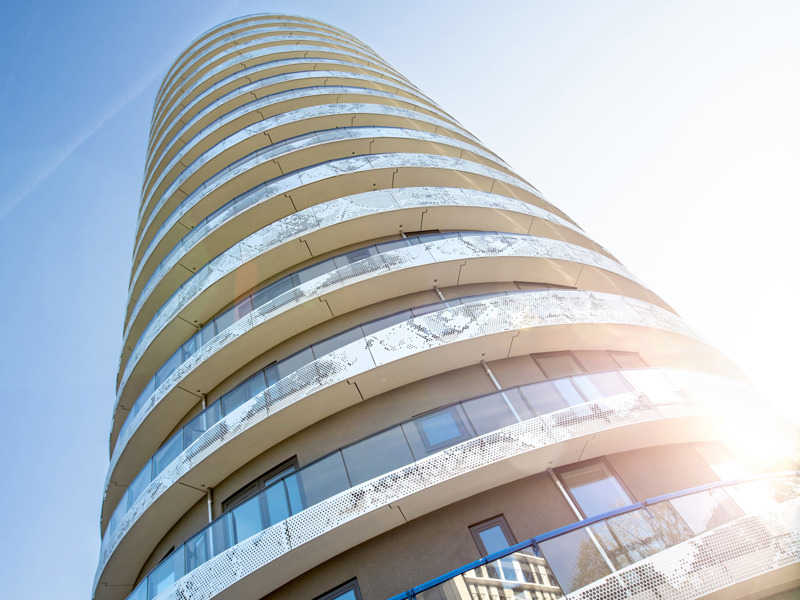 Aardbevingsbestendige woontoren met zestig appartementen in de Groninger wijk Selwerd.