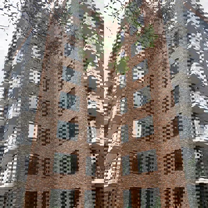 Aardbevingsbestendig ouderencomplex met 58 woningen voor ZINN zorg in Hoogezand.